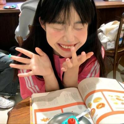 新生代小生被曝私下抽烟，连日来高档私房菜馆画面流出