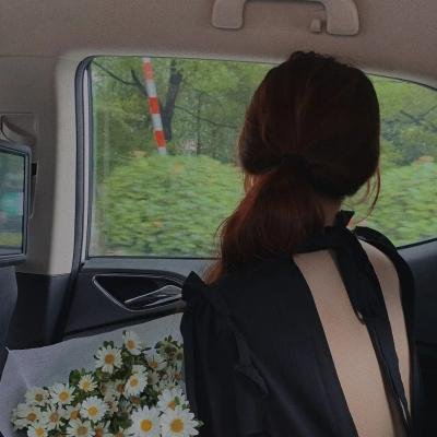 天王之女被曝豪车代步炫富，短时间内直播间画面流出